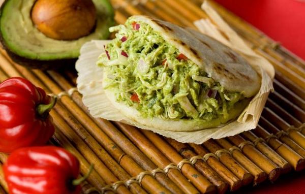 Arepa reina pepiada de atún